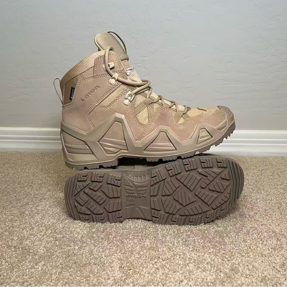 NEW! Men’s Lowa Zephyr MK2 GTX Mid Boots, Size 8